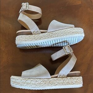 Women's Soda Tan Platform Sandals • Size 8.5